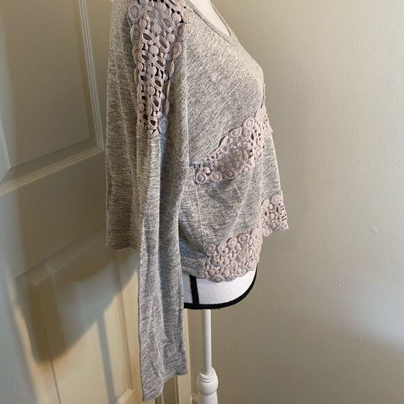 You are not alone, grey laced long sleeve shirt - Picture 4 of 9